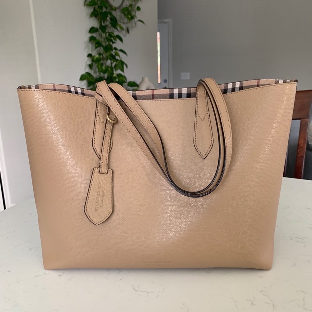 Authentic Burberry reversible Haymarket nude tote